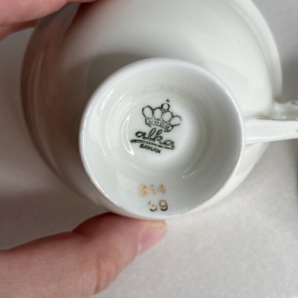 Kunst Kronach Bavaria Espresso Cups and Saucers Ivory with Gold Trim Set 2 - Picture 4 of 9